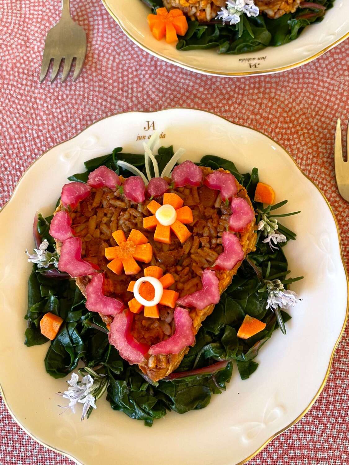 You can mold Yumbini into different shapes for beautiful and creative presentation.