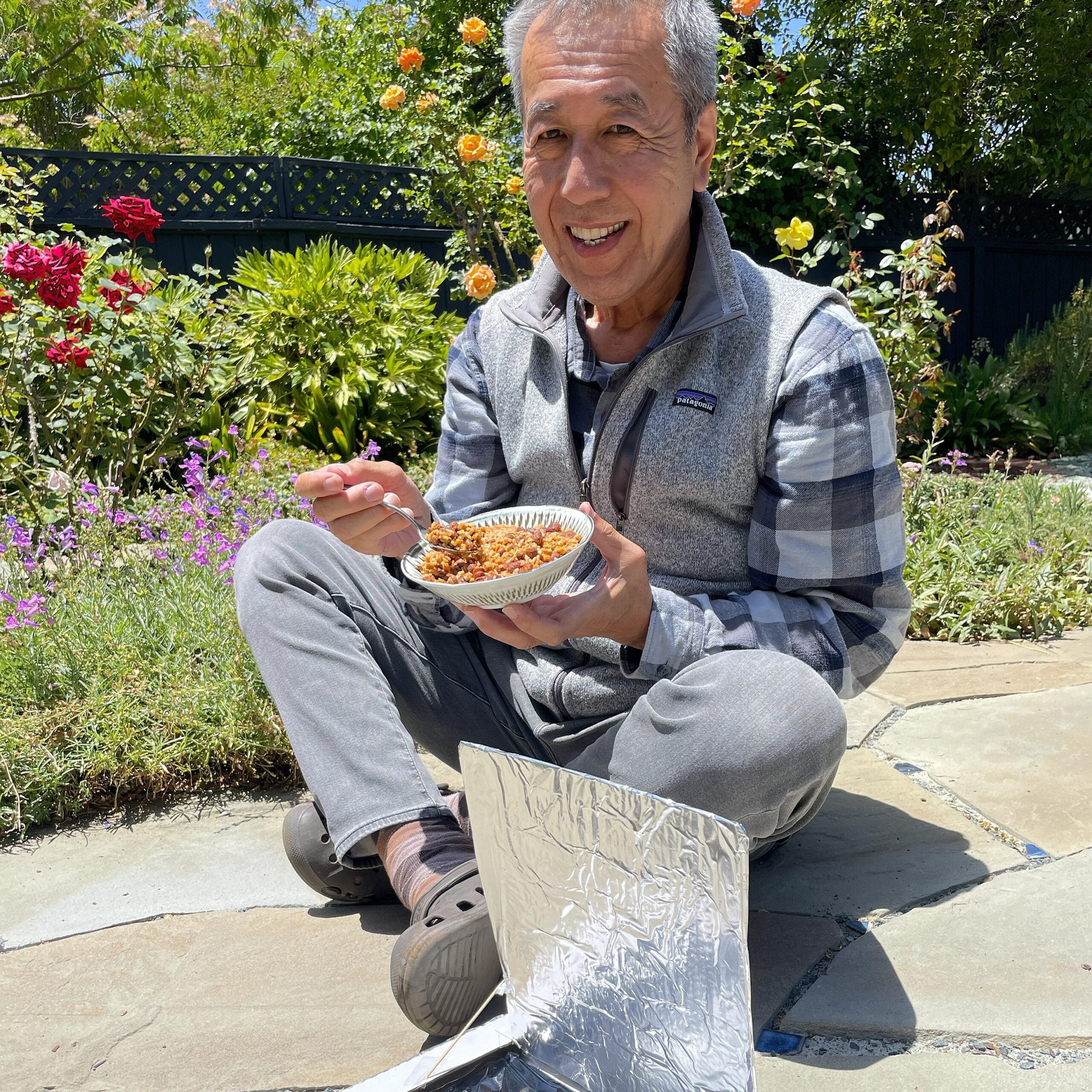 You are currently viewing Hot Times: Make Yumbini in a Solar Cooker!